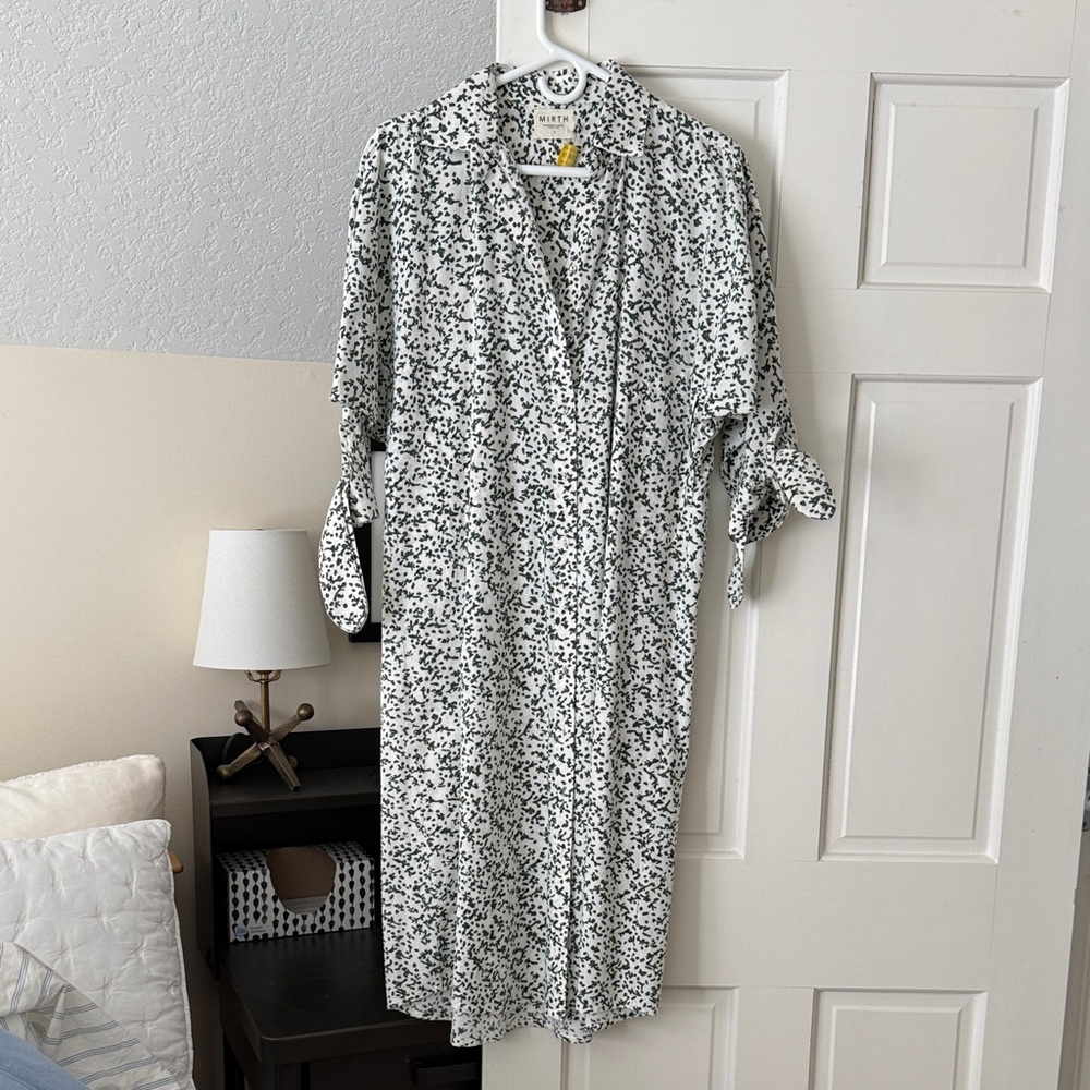 Elegant Green and White Midi Dress